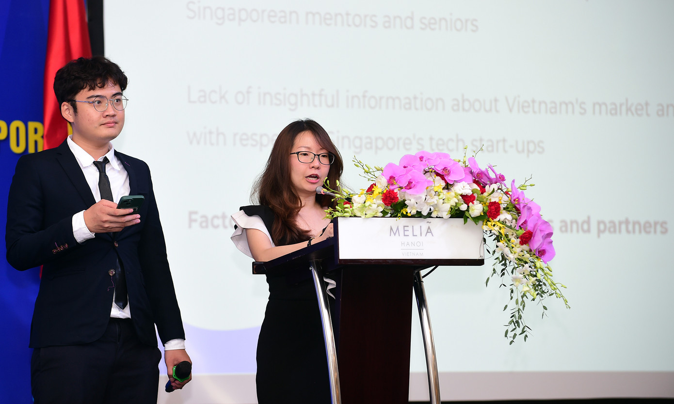 Lãnh đạo thanh niên hai nước trao đổi và lắng nghe đại biểu thanh niên đại diện cho nhóm trình bày ý tưởng, giải pháp liên quan chuyển đổi số tại chương trình. Ảnh: Xuân Tùng Lãnh đạo thanh niên hai nước trao đổi và lắng nghe đại biểu thanh niên đại diện cho nhóm trình bày ý tưởng, giải pháp liên quan chuyển đổi số tại chương trình. Ảnh: Xuân Tùng