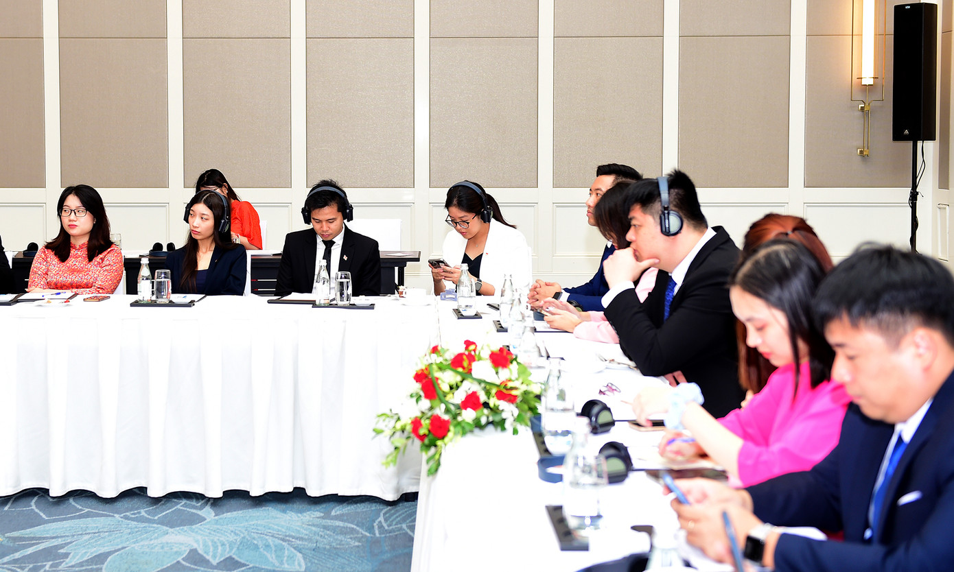 Các đại biểu thanh niên Việt Nam - Singapore tham gia chương trình. Ảnh: Xuân Tùng Các đại biểu thanh niên Việt Nam - Singapore tham gia chương trình. Ảnh: Xuân Tùng