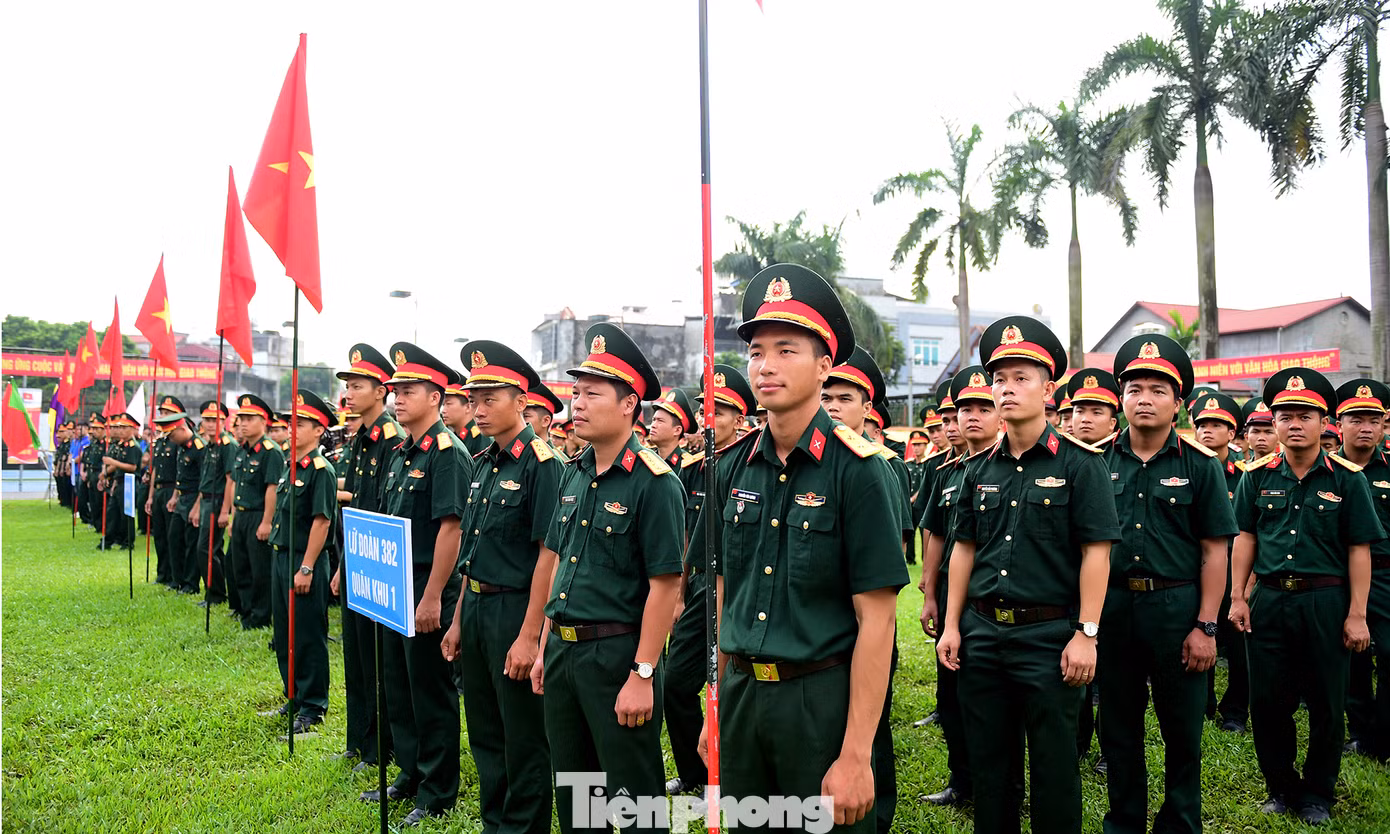 Tuổi trẻ quân đội, công an và đoàn viên thanh niên tỉnh Thái Nguyên tham gia ngày hội. Ảnh: Xuân Tùng