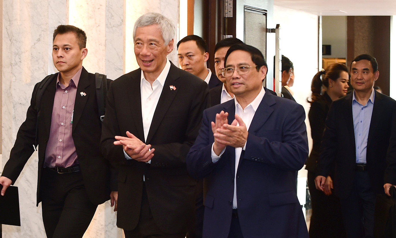 Thủ tướng Phạm Minh Chính và Thủ tướng Lý Hiển Long gặp mặt đại biểu thanh niên hai nước tại Hà Nội. (Ảnh: Như Ý) Thủ tướng Phạm Minh Chính và Thủ tướng Lý Hiển Long gặp mặt đại biểu thanh niên hai nước tại Hà Nội. (Ảnh: Như Ý)