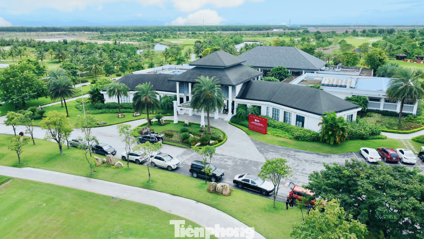 Đến 15h chiều 7/8, gần 150 golfer đã có mặt tại Vinpearl Golf Hải Phòng để hoàn tất các thủ tục cuối cùng trước khi bước vào tranh tài tại Giải Vô địch Golf Quốc gia năm 2023 - Cúp VinFast.