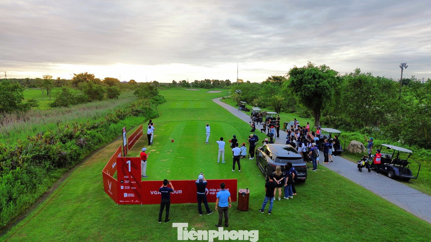 Sáng 8/8, tại Vinpearl Golf Hải Phòng, Giải Vô địch Golf Quốc gia năm 2023 – Cúp VinFast chính thức khởi tranh với sự tham gia tranh tài của 152 golfer hàng đầu Việt Nam.