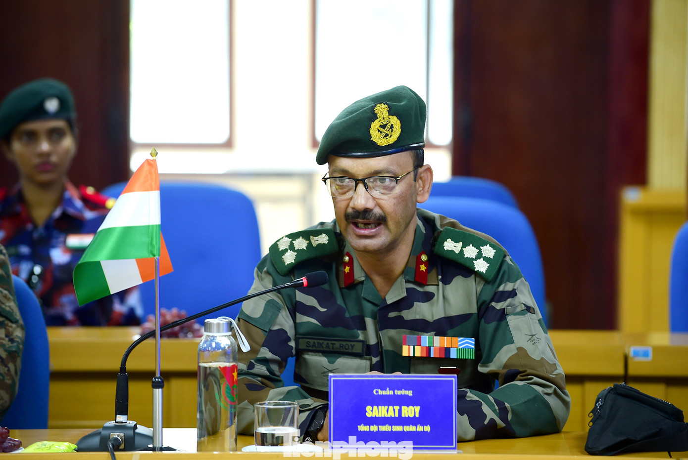 Chuẩn tướng Saikat Roy trao đổi tại buổi tiếp. Ảnh: Xuân Tùng Chuẩn tướng Saikat Roy trao đổi tại buổi tiếp. Ảnh: Xuân Tùng