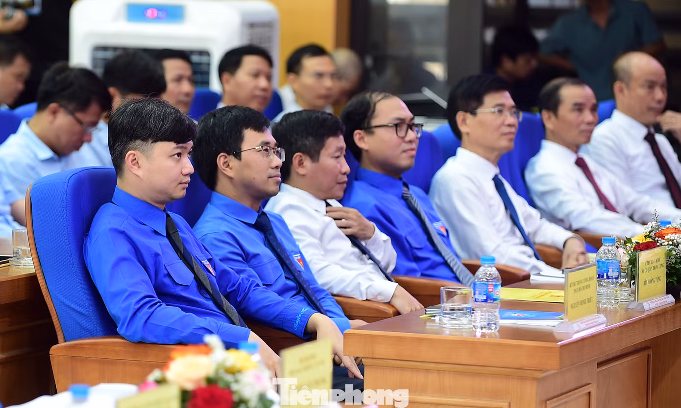 Các đại biểu tham dự chương trình. Ảnh: Xuân Tùng