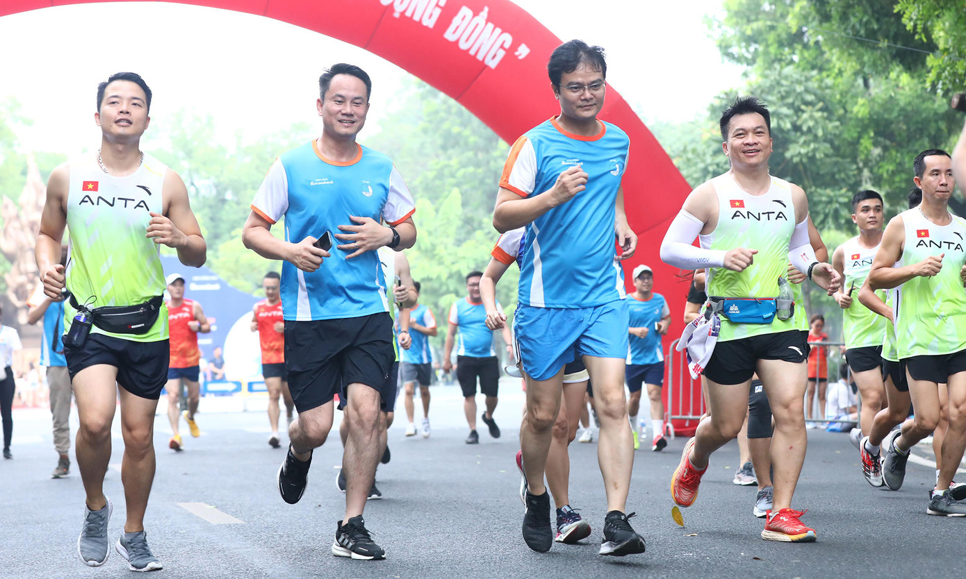Ngay sau chương trình, các đại biểu và đoàn viên, hội viên, thanh niên tham dự chương trình tham gia chạy bộ/đi bộ hưởng ứng chương trình “Những bước chân vì cộng đồng”. Các vận động viên, hội viên, thanh niên sẽ tham gia chạy/đi bộ các cự ly: 5 Km, 10 Km quanh Hồ Thiền Quang.