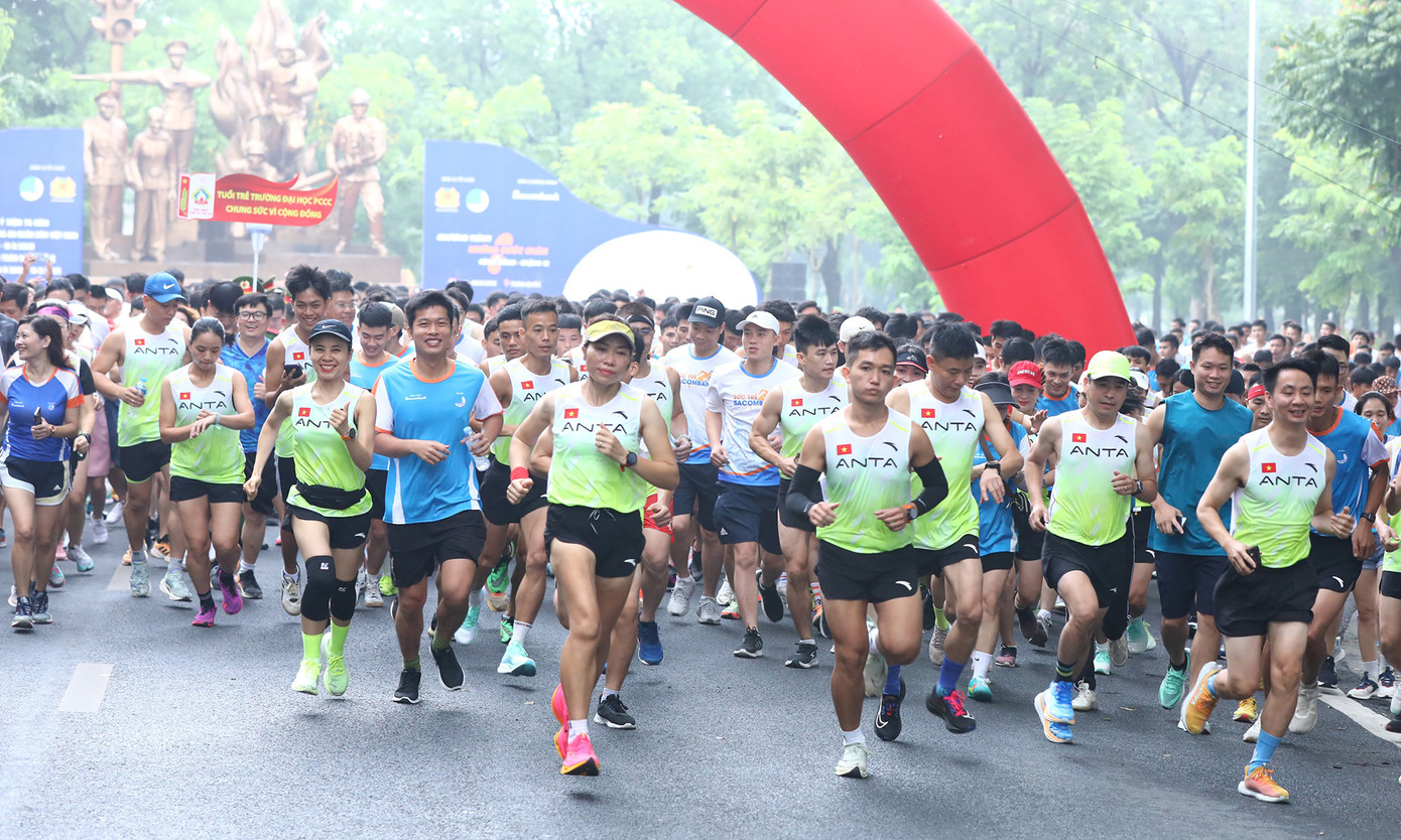 Cổng đăng ký tham gia giải chạy tại website: www.sacombankrunnersclub.com mở và ghi nhận đóng góp của vận động viên từ ngày 12/8 đến hết ngày 3/9/2023. Chương trình không giới hạn đối tượng tham dự và không quy định cự ly đăng ký, các vận động viên có thể đi hoặc chạy bộ, chỉ cần tốc độ trung bình đạt từ 4 phút/km đến 20 phút/km. Với mỗi km vận động viên đi/chạy bộ, Sacombank sẽ đóng góp 1.000 đồng vào quỹ.