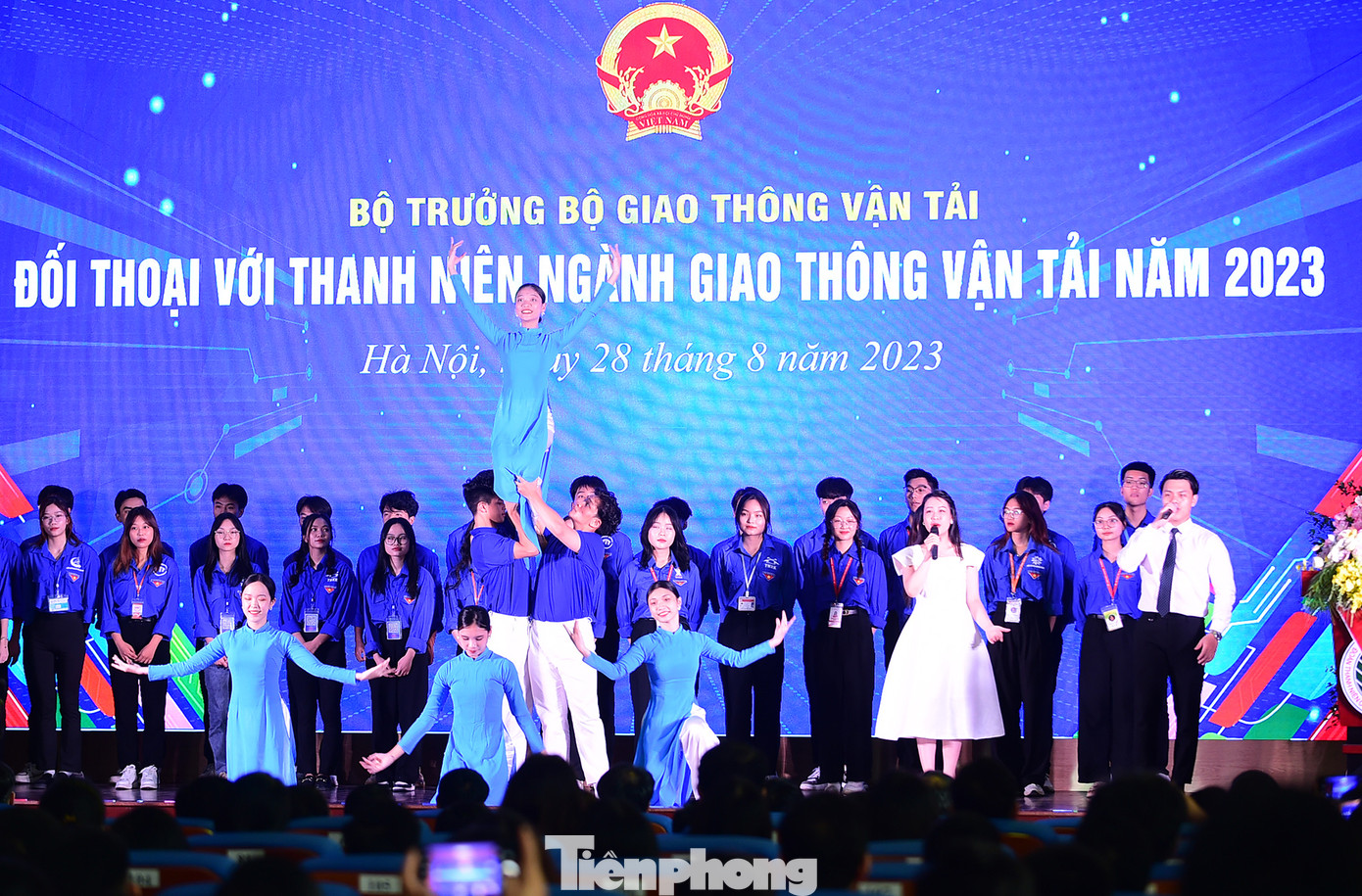 Chương trình diễn ra tại Trường ĐH Công nghệ Giao thông vận tải. Ảnh: Xuân Tùng Chương trình diễn ra tại Trường ĐH Công nghệ Giao thông vận tải. Ảnh: Xuân Tùng