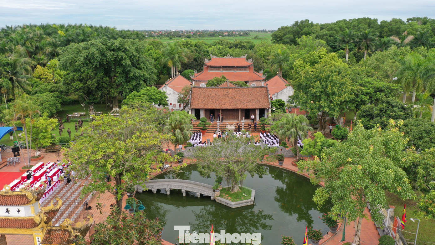 Toàn cảnh lễ dâng hương và tri ân Danh nhân Văn hoá Trình Quốc công.