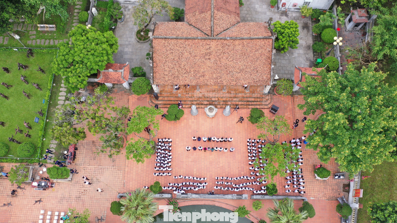 Toàn cảnh lễ dâng hương và tri ân Danh nhân Văn hoá Trình Quốc công.