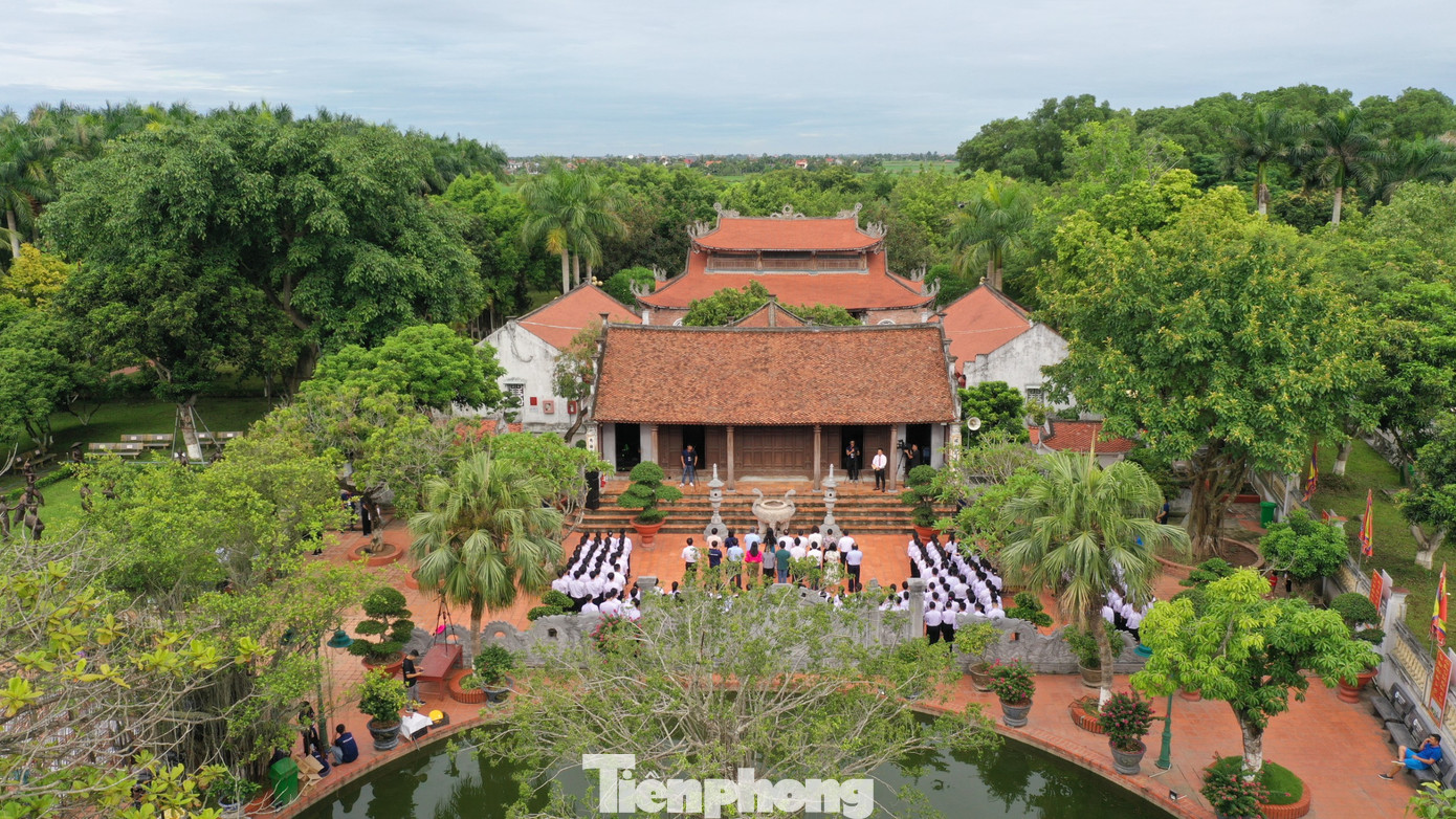 Toàn cảnh lễ dâng hương và tri ân Danh nhân Văn hoá Trình Quốc công.