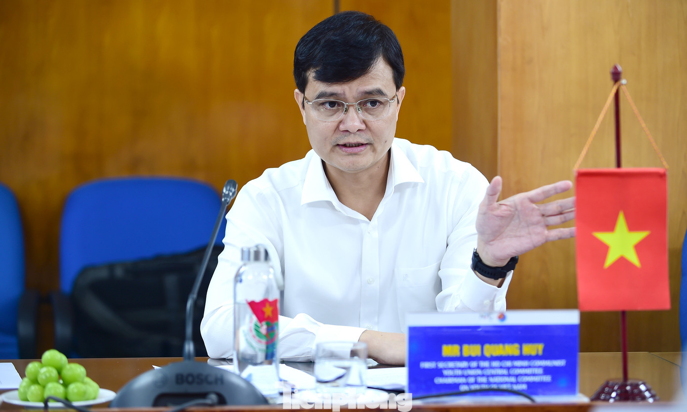 Anh Bùi Quang Huy trao đổi tại buổi tiếp. Ảnh: Xuân Tùng Anh Bùi Quang Huy trao đổi tại buổi tiếp. Ảnh: Xuân Tùng