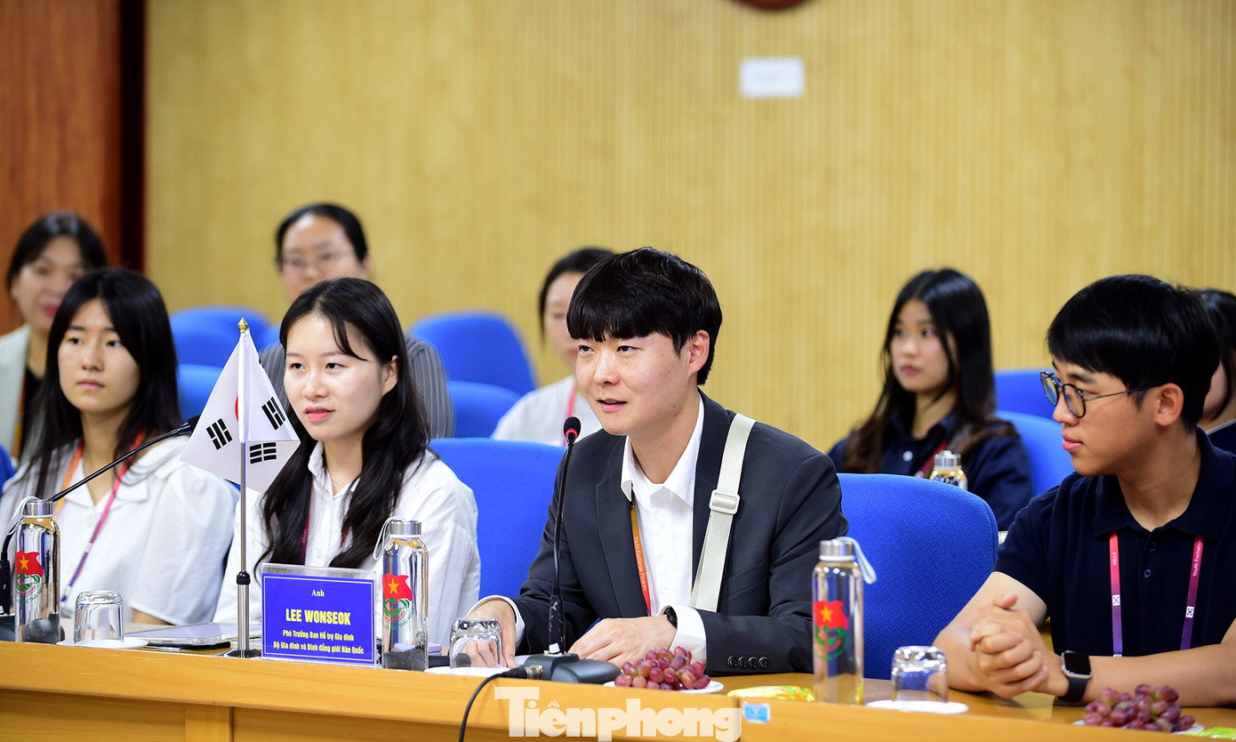 Anh Lee Wonseok phát biểu tại chương trình. Ảnh: Xuân Tùng