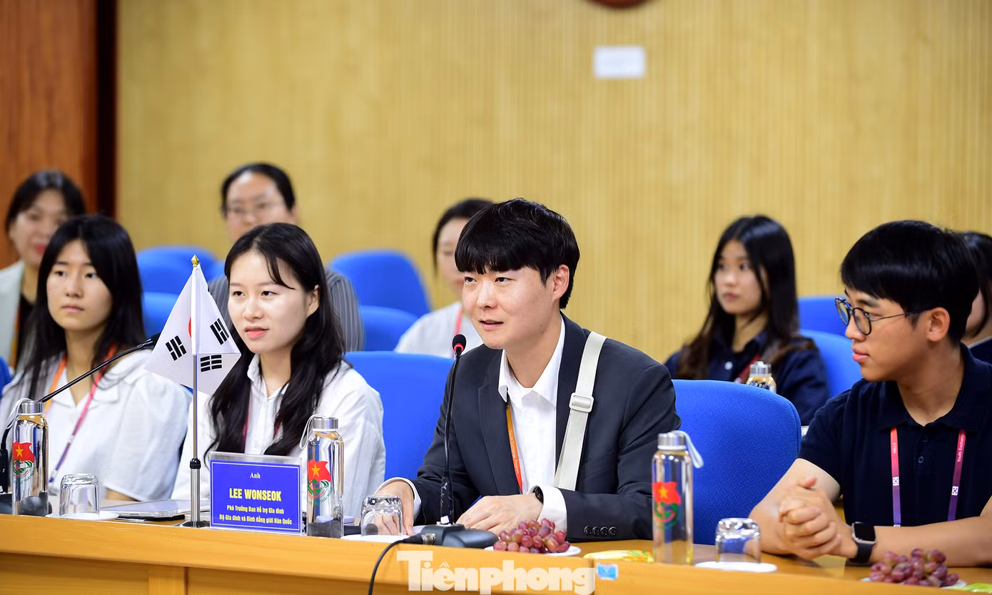 Anh Lee Wonseok phát biểu tại chương trình. Ảnh: Xuân Tùng