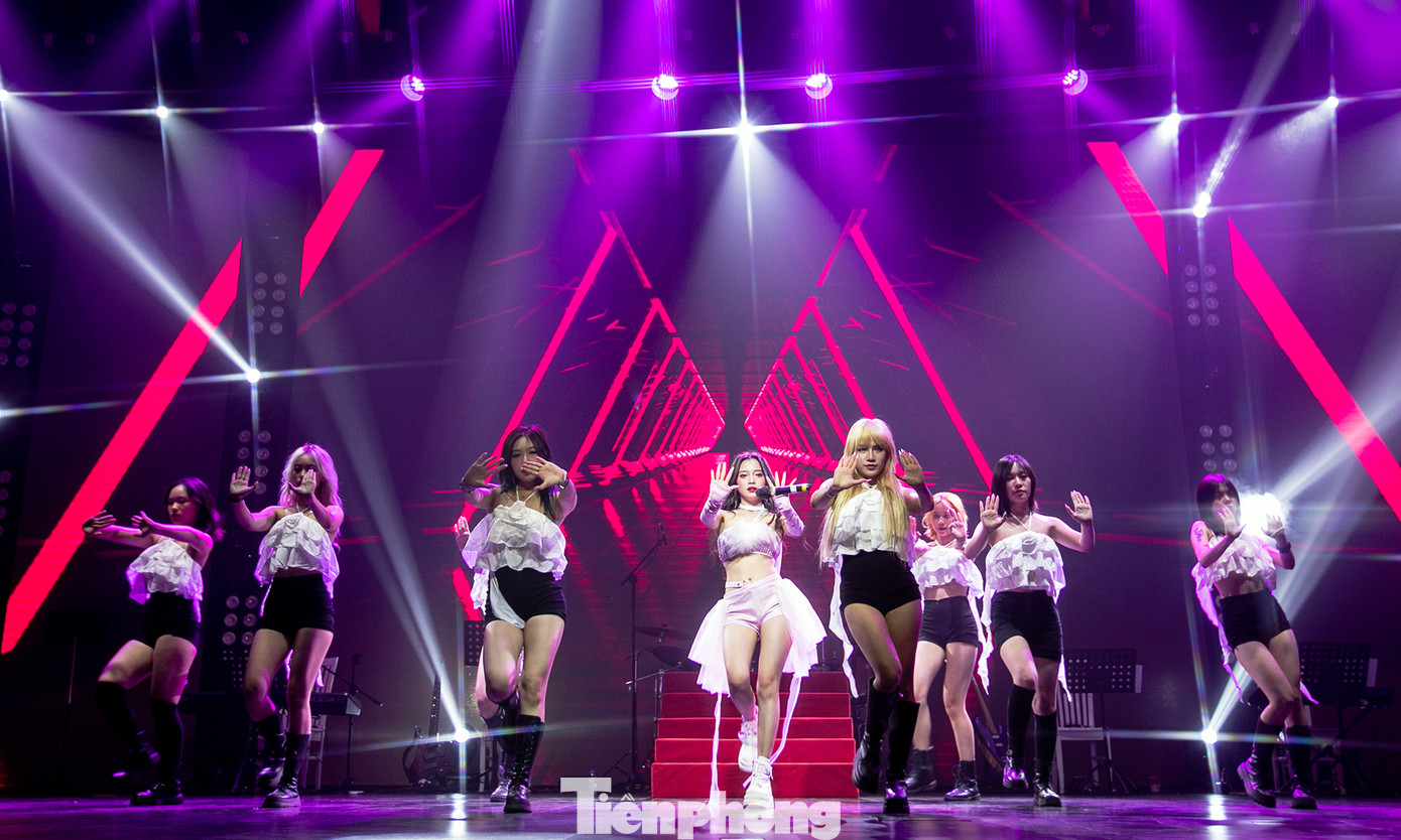 Kỳ thi tốt nghiệp ngành Thanh nhạc của Khoa Âm nhạc ứng dụng, ĐH Thăng Long năm nay vừa diễn ra trong 3 ngày. Đây là sự kiện ghi dấu ấn khép lại bốn năm học tập, rèn luyện trên giảng đường của sinh viên khóa 4.