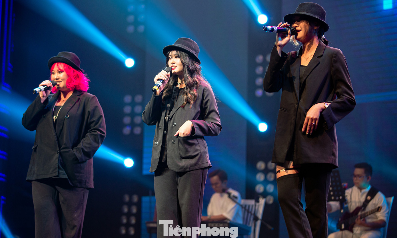 Các sinh viên đã bùng nổ với những tiết mục tự sáng tác và biểu diễn, cũng như thể hiện theo cách mới nhiều ca khúc nổi tiếng của nghệ sĩ Việt, Âu Mỹ hay của các nhóm nhạc Hàn Quốc như Blackpink...