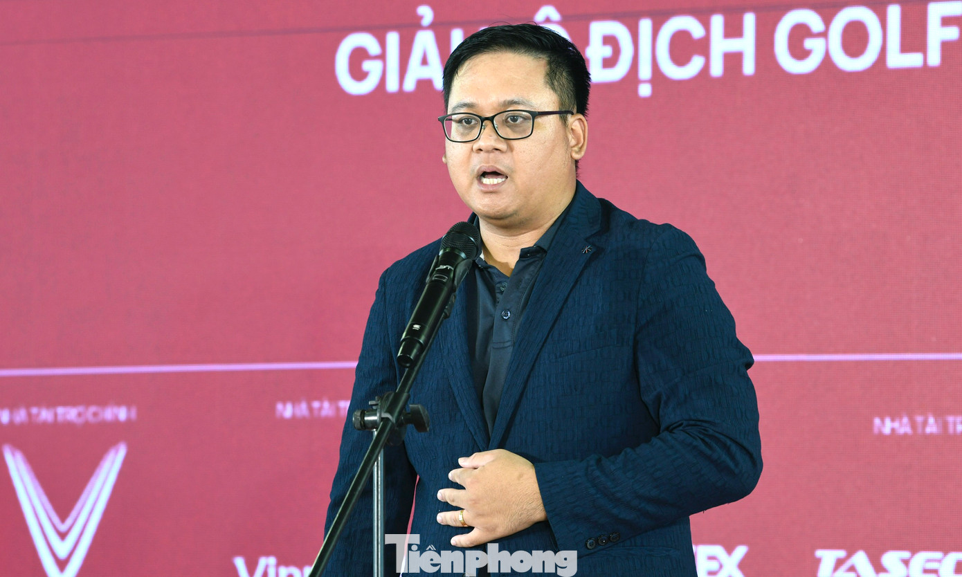 Ông Vũ Nguyên phát biểu tại lễ trao giải. Ông Vũ Nguyên phát biểu tại lễ trao giải.