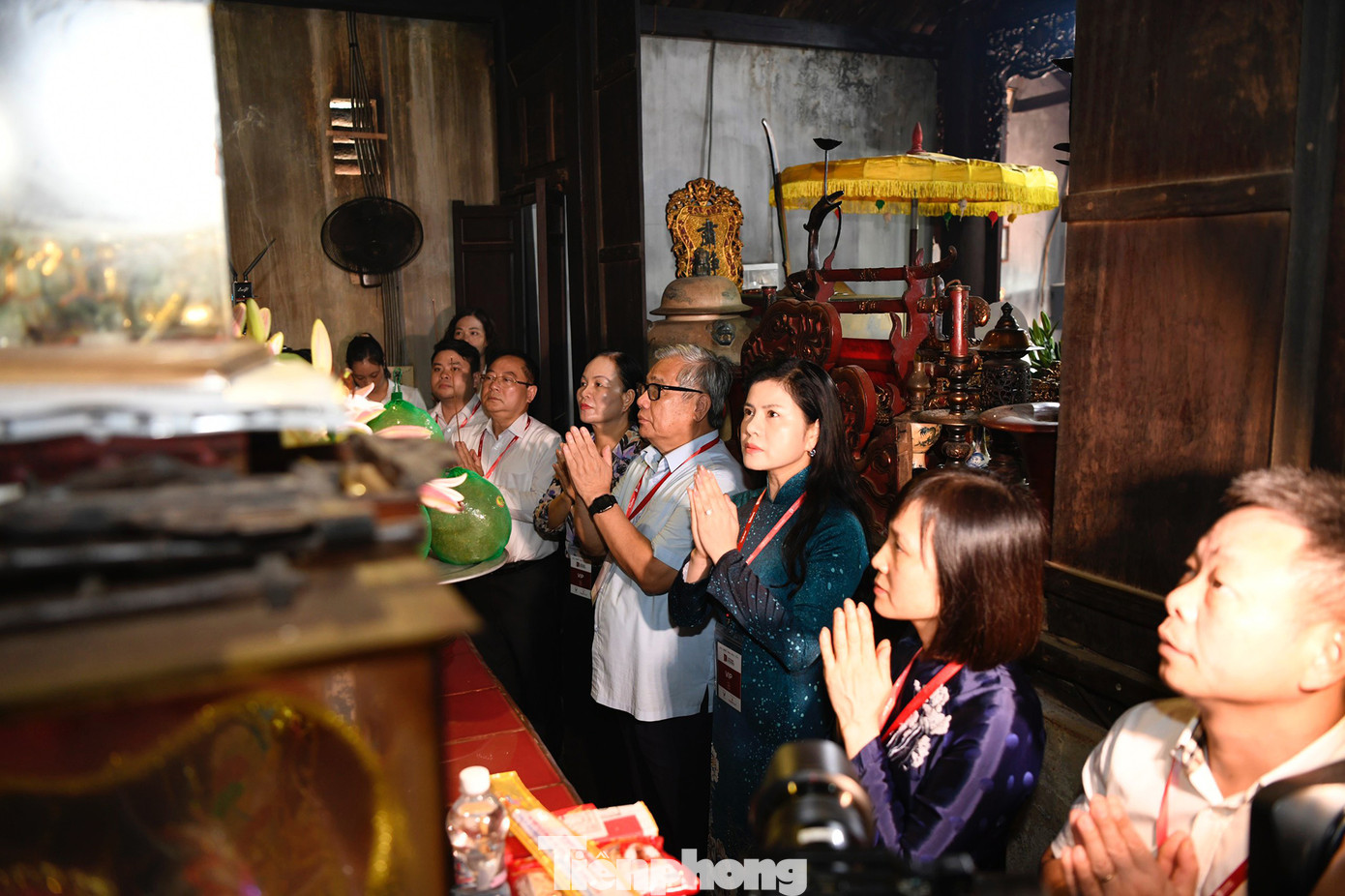 Các đại biểu, đoàn viên học sinh, Gương mặt trẻ Việt Nam tiêu biểu và triển vọng đã nghe Chúc văn ôn lại công tích của Trạng trình Nguyễn Bỉnh Khiêm; dâng hương tưởng nhớ ông.