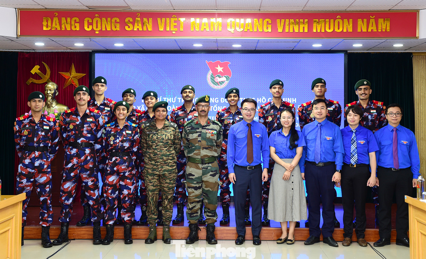 Các đại biểu chụp ảnh lưu niệm. Ảnh: Xuân Tùng Các đại biểu chụp ảnh lưu niệm. Ảnh: Xuân Tùng