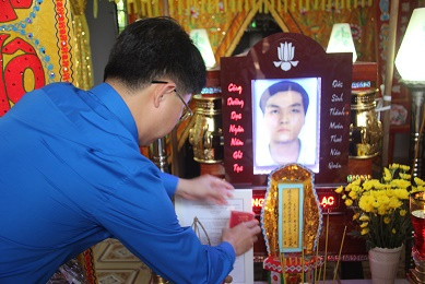 Truy tặng 'Huy hiệu Tuổi trẻ dũng cảm' cho hiệp sỹ Nguyễn Hoàng Nam ảnh 3