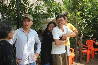 Gia đình, làng xóm đau đớn đón linh cữu 'hiệp sĩ' Sài Gòn ảnh 4