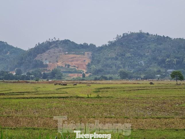 Dự án Khu đô thị Tiến Xuân Sudico rộng hơn 1.200 ha sau gần 15 năm vẫn chỉ &quot;nằm trên giấy&quot;. Dự án này nằm trong danh sách 29 dự án có dấu hiệu vi phạm, đề nghị bãi bỏ quyết định giao đất, cho thuê đất, chấm dứt dự án đầu tư. Ảnh: Ninh Phan.