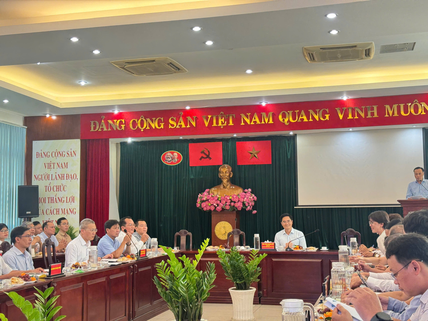 Hội nghị do Sở GTVT TPHCM tổ chức thu hút sự quan tâm của các nhà đầu tư.