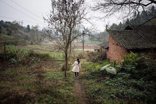 Trung Quốc: Những đứa trẻ bước ra từ bóng tối ảnh 1