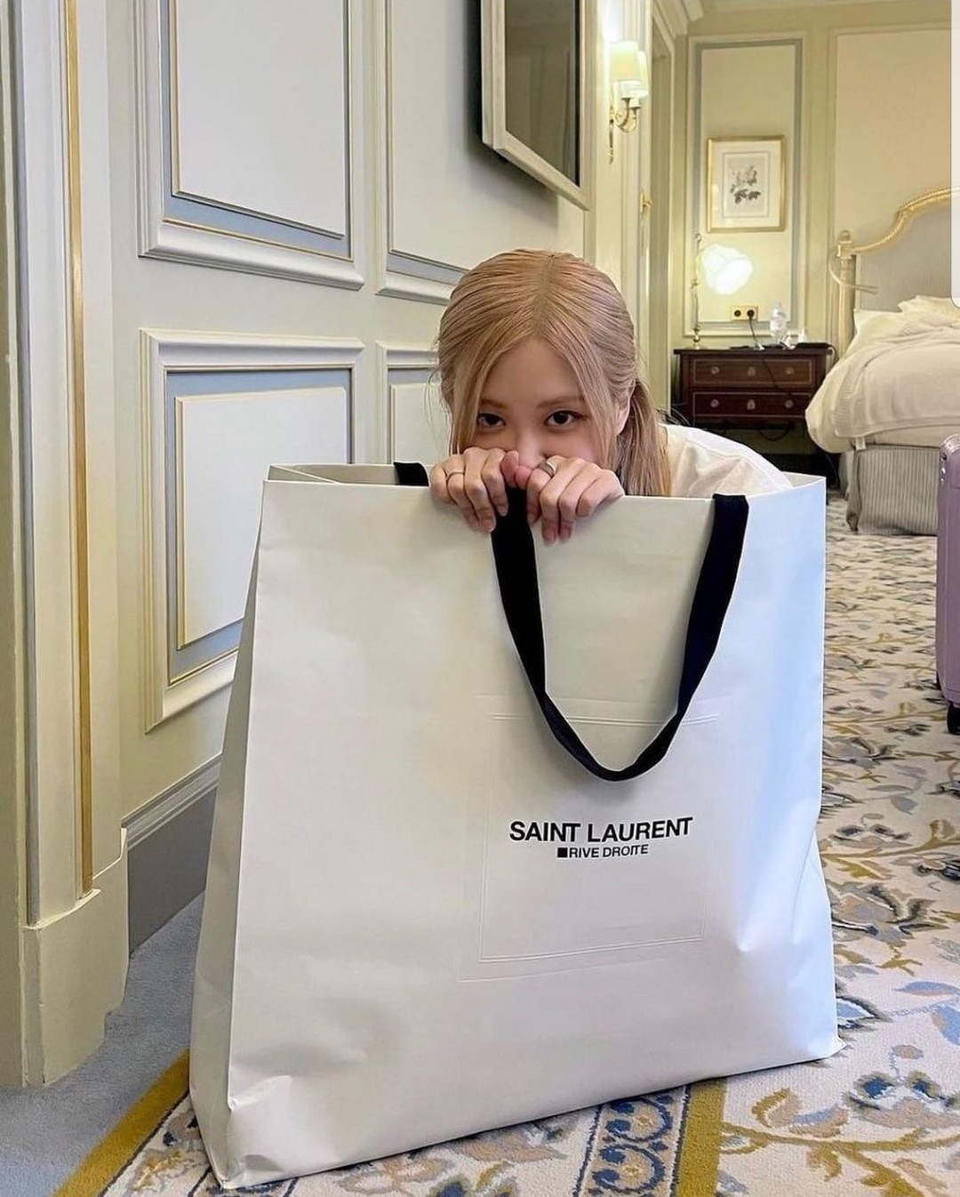 Rosé (BLACKPINK) “đu trend” với visual cực đỉnh.