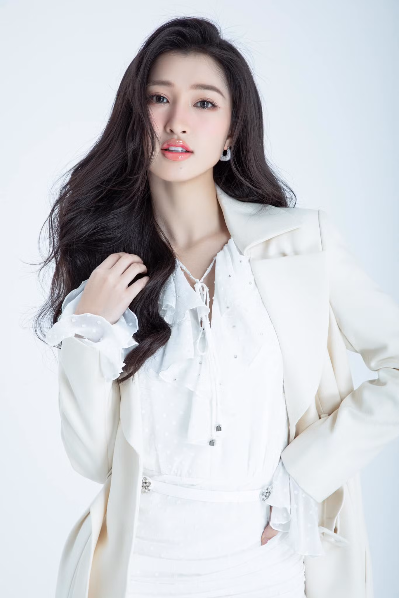 Á hậu Phương Nhi được biết đến là một "fan cứng" của các thần tượng K-Pop. Á hậu Phương Nhi được biết đến là một "fan cứng" của các thần tượng K-Pop.