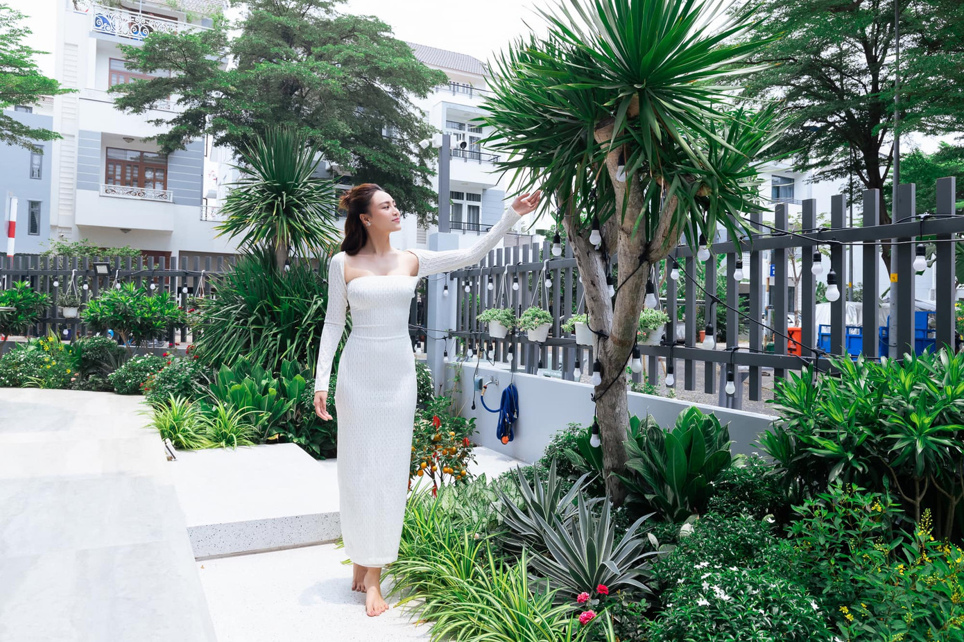 Cô nàng không quên thiết kế một góc sân vườn để thêm sự mát mẻ, tươi mới cho căn nhà.