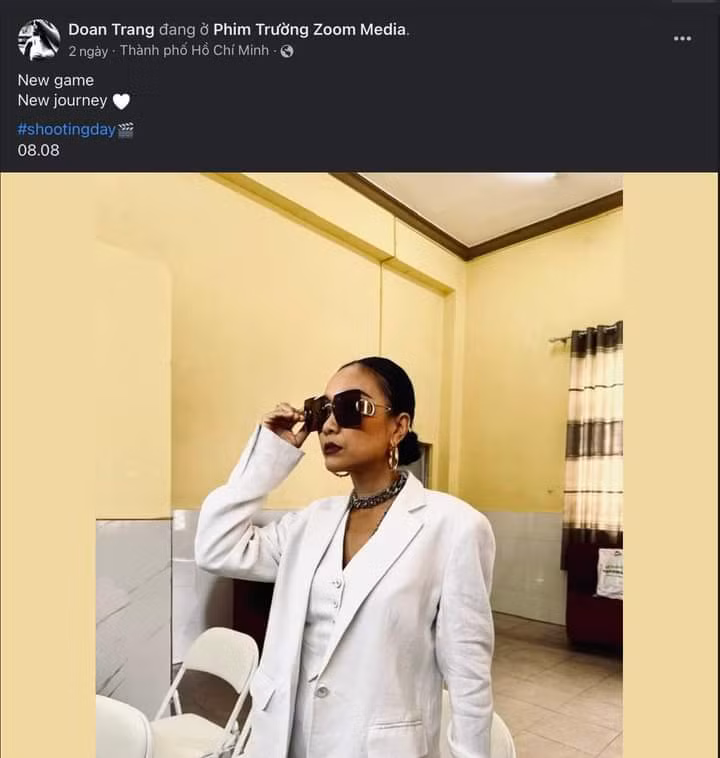 Ca sĩ Đoan Trang bất ngờ trở về Việt Nam và check-in tại studio khiến khán giả suy đoán cô cũng góp mặt trong chương trình Chị Đẹp Đạp Gió Rẽ Sóng.