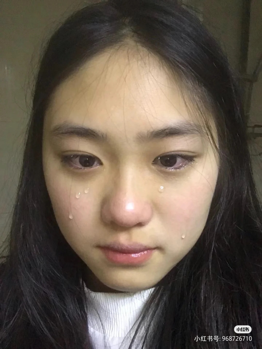 Nữ sinh khóc hết nước mắt vì sự ngăn cản của gia đình. Ảnh: Xiaohongshu Nữ sinh khóc hết nước mắt vì sự ngăn cản của gia đình. Ảnh: Xiaohongshu