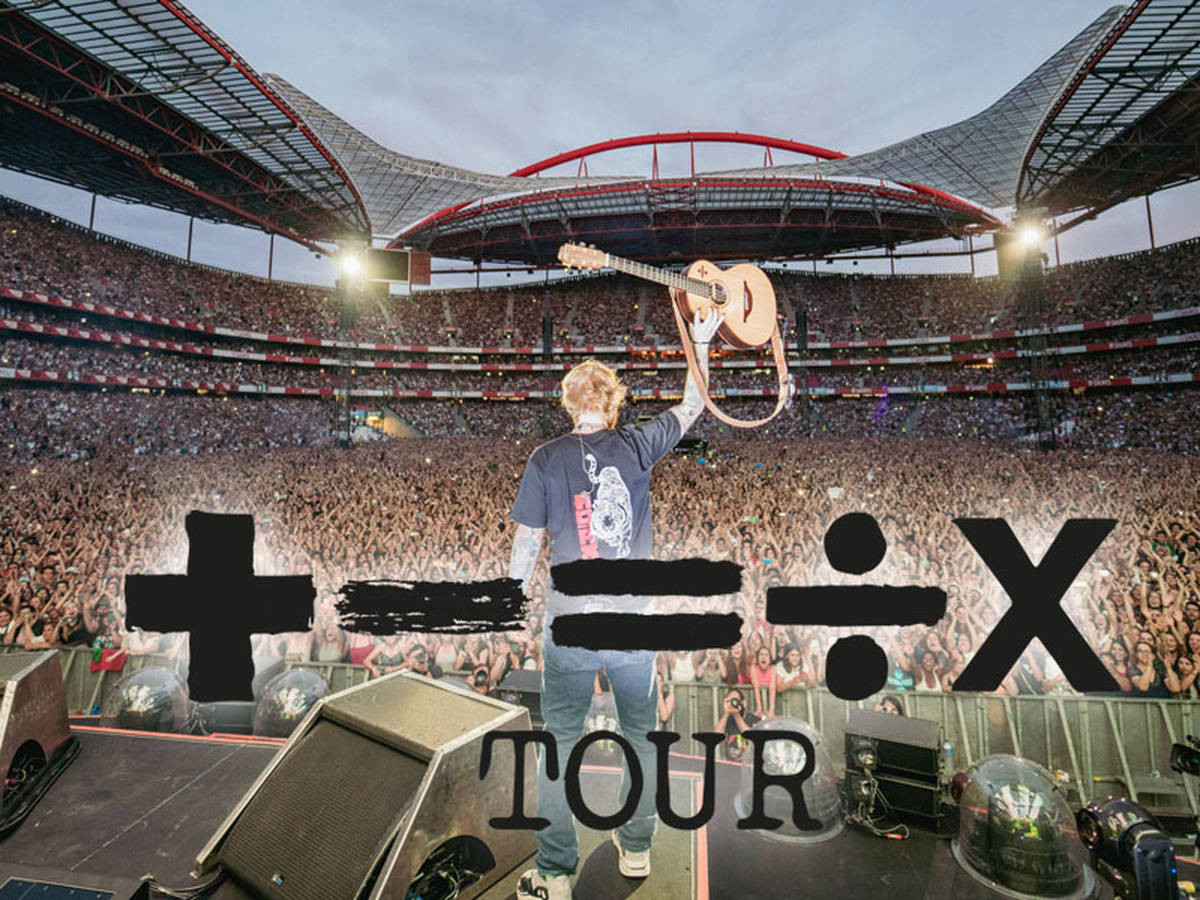 Ed Sheeran đang thực hiện chuyến lưu diễn The Mathematics Tour.