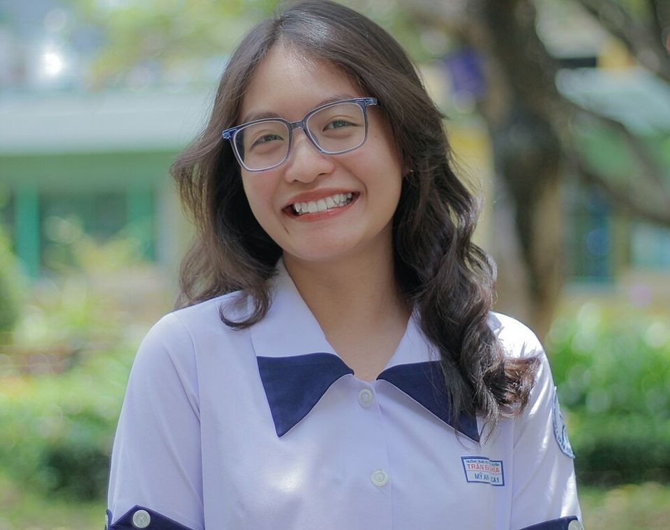 Nữ sinh được truy lùng &quot;in tư&quot; nhờ sở hữu vẻ đẹp tri thức. Nguồn: FBNV