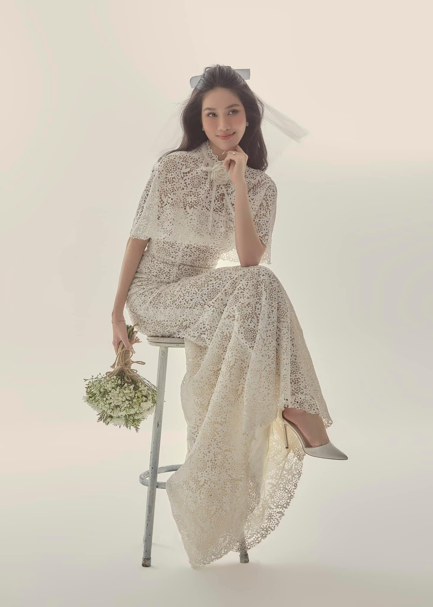 Nàng hậu 9X khoe nhan sắc nàng thơ trong bộ ảnh cưới đầu tiên.