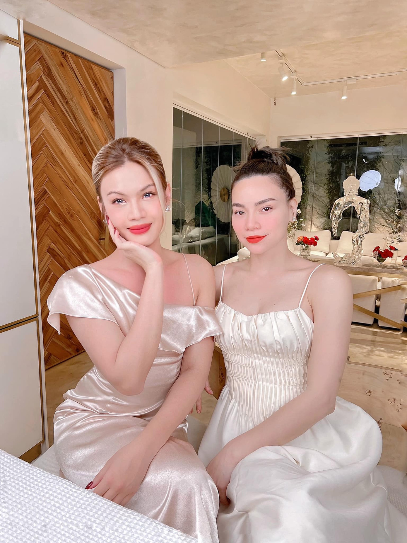 Màn hội ngộ của Hồ Ngọc Hà và Luna Đào trong cùng khung hình.