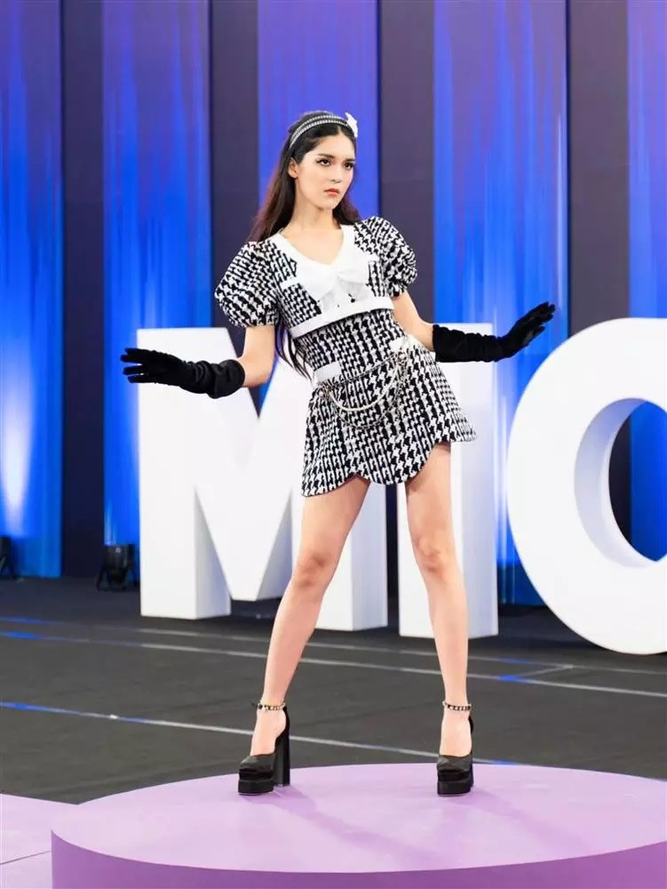 Huỳnh My yếu về tạo dáng, bị HLV chê mất tập trung. Huỳnh My yếu về tạo dáng, bị HLV chê mất tập trung.