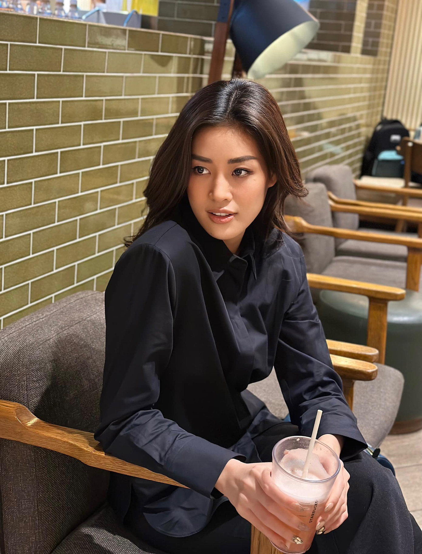 Khánh Vân nhận được sự yêu mến bởi nhan sắc ngọt ngào cùng tính cách chân thành. Khánh Vân nhận được sự yêu mến bởi nhan sắc ngọt ngào cùng tính cách chân thành.