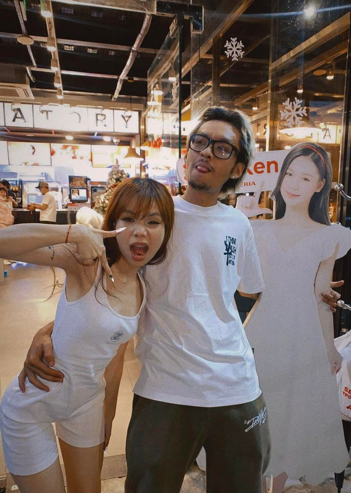 Minh Lai và Liu Grace luôn hết mình ủng hộ những sản phẩm của đối phương. Minh Lai và Liu Grace luôn hết mình ủng hộ những sản phẩm của đối phương.