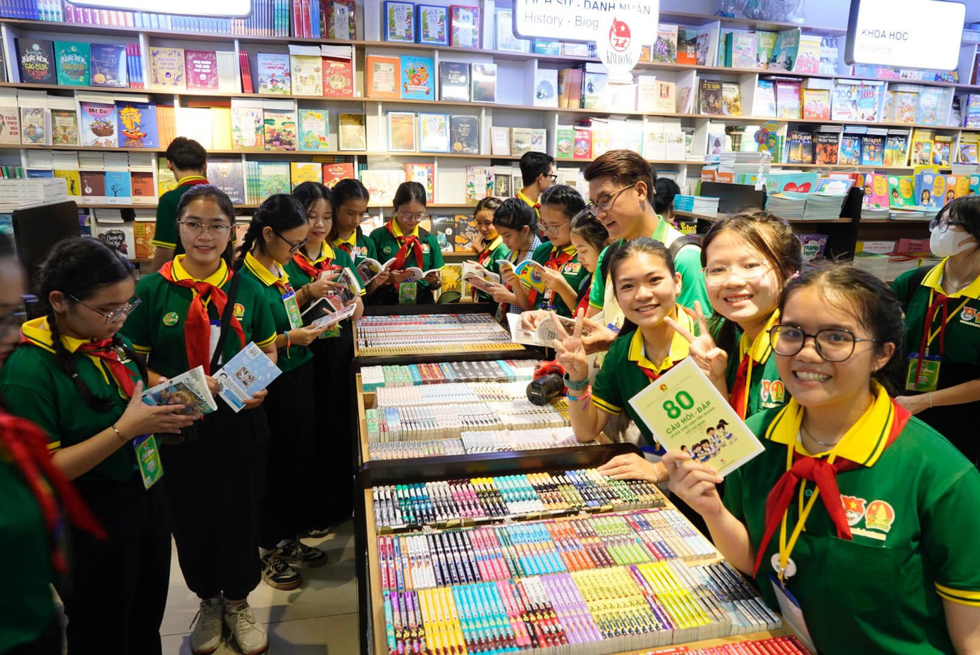 Các bạn nhỏ được tìm hiểu, nâng cao giá trị văn hóa đọc, tìm tòi thêm về những cuốn sách hay.