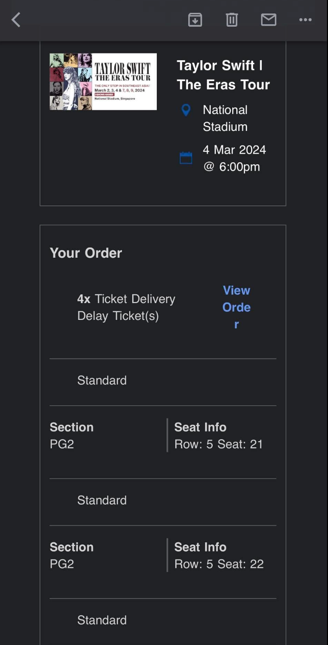 Một bạn trẻ hào hứng khoe 4 chiếc vé "vàng" khiến ai ai cũng phải cấp tốc vào "xin vía".