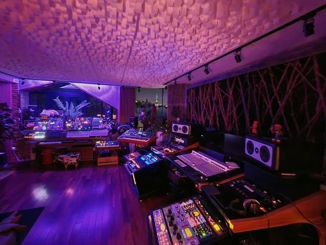 Căn phòng này từng được Binz đăng tải trước đó. Căn phòng này từng được Binz đăng tải trước đó.