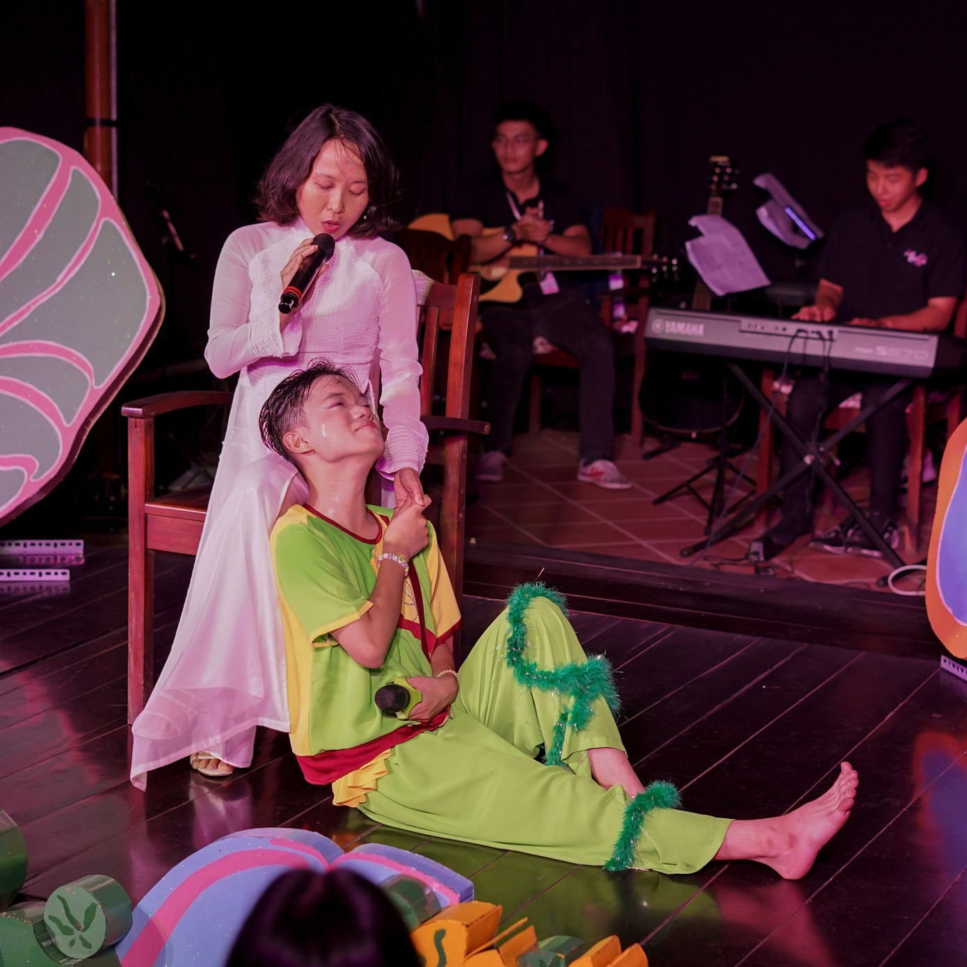 “Những hồi ức, ký ức tốt đẹp sẽ là động lực để ta tiếp tục bước trên con đường trưởng thành, hãy nghĩ về nó và nhìn về phía trước, để đi thật xa và trở về…”, thông điệp của vở diễn.