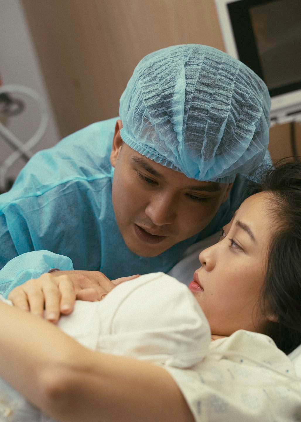 Liêu Hà Trinh chính thức "vượt cạn" thành công. Liêu Hà Trinh chính thức "vượt cạn" thành công.