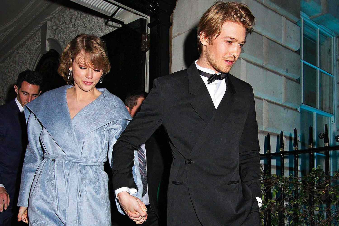 Joe Alwyn luôn là chỗ dựa tinh thần của Taylor Swift trong suốt thời gian hẹn hò.