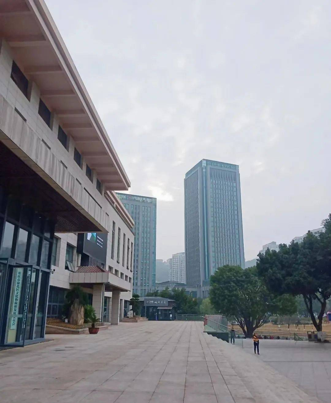 Thư viện trở thành văn phòng - Ảnh cư dân mạng chia sẻ. Thư viện trở thành văn phòng - Ảnh cư dân mạng chia sẻ.