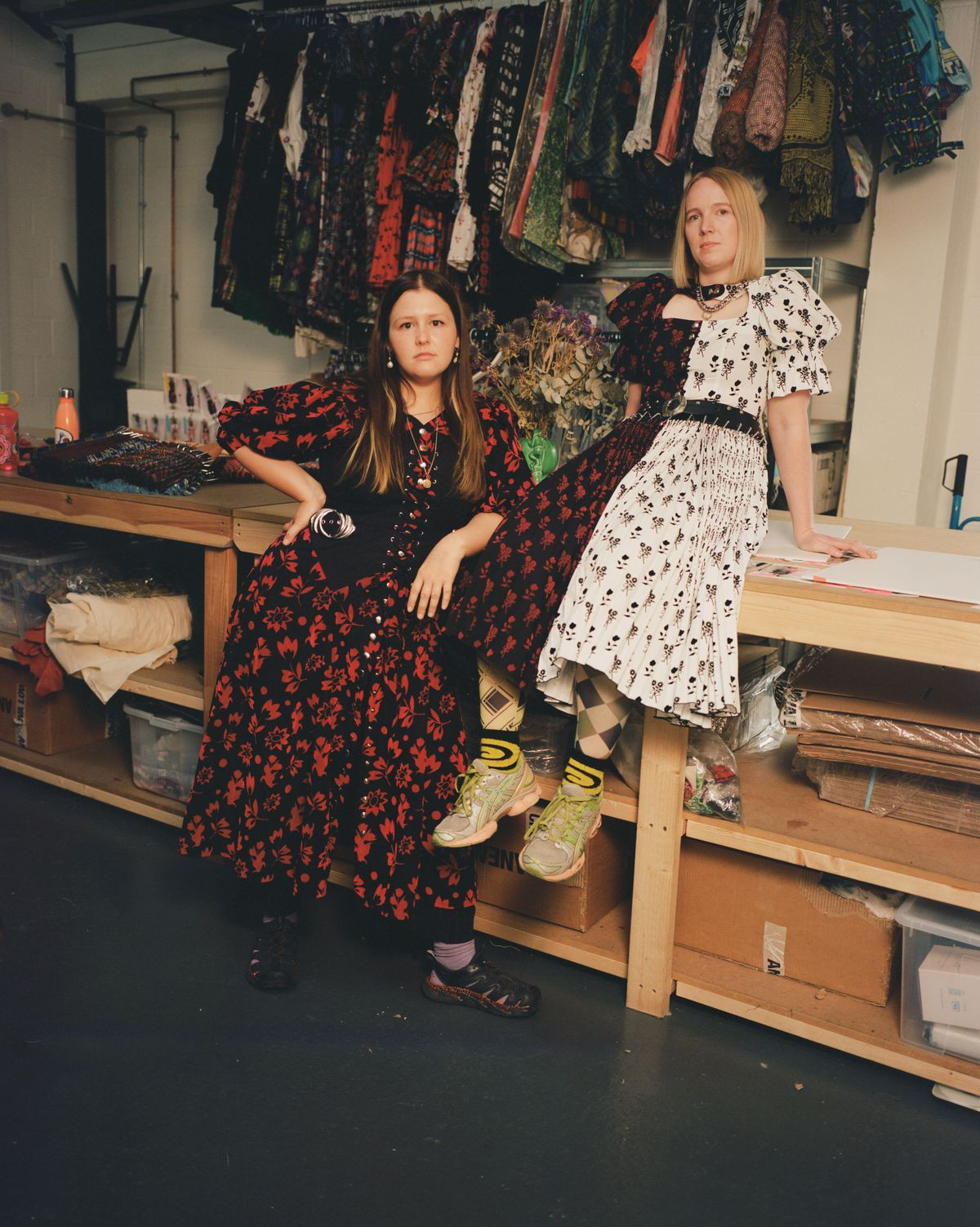 Chân dung hai nhà thiết kế của chiếc váy