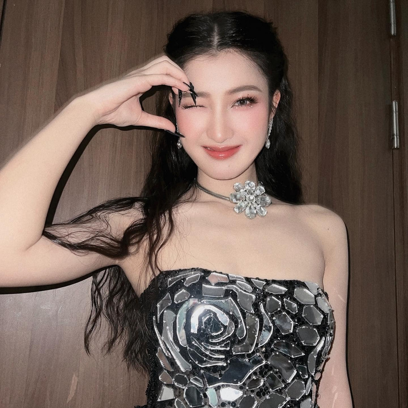 Cô từng thử sức mình tại các công ty giải trí dành cho idol nhưng không may mắn trúng tuyển. Cô từng thử sức mình tại các công ty giải trí dành cho idol nhưng không may mắn trúng tuyển.