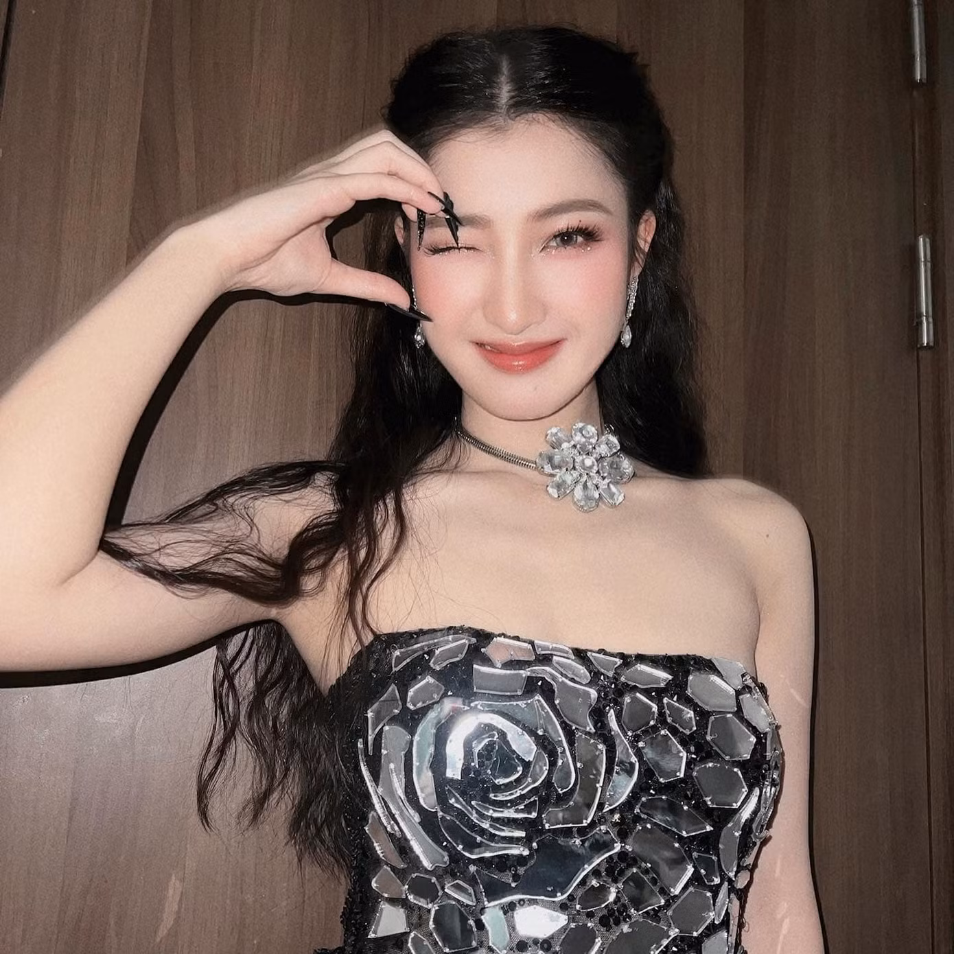 Cô từng thử sức mình tại các công ty giải trí dành cho idol nhưng không may mắn trúng tuyển. Cô từng thử sức mình tại các công ty giải trí dành cho idol nhưng không may mắn trúng tuyển.