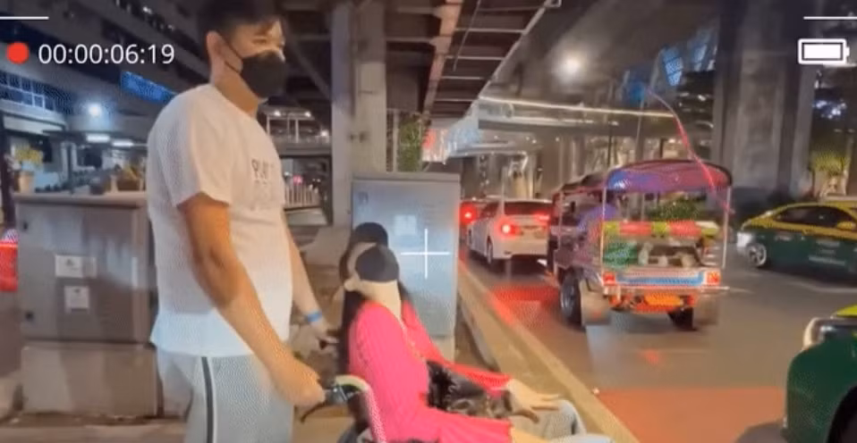 Trong quá trình thực hiện phương pháp thụ tinh, ông xã Minh Hằng luôn đồng hành cùng vợ. Trong quá trình thực hiện phương pháp thụ tinh, ông xã Minh Hằng luôn đồng hành cùng vợ.